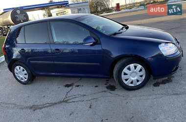 Хэтчбек Volkswagen Golf 2005 в 