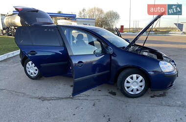 Хэтчбек Volkswagen Golf 2005 в 