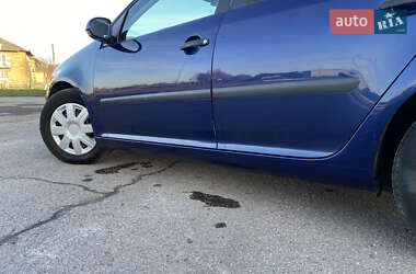 Хэтчбек Volkswagen Golf 2005 в 