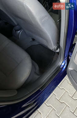 Хэтчбек Volkswagen Golf 2005 в 