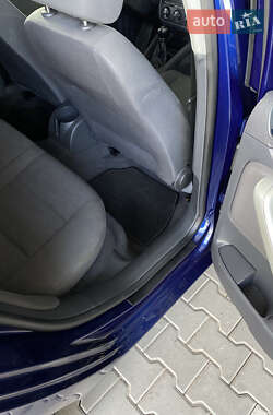 Хэтчбек Volkswagen Golf 2005 в 