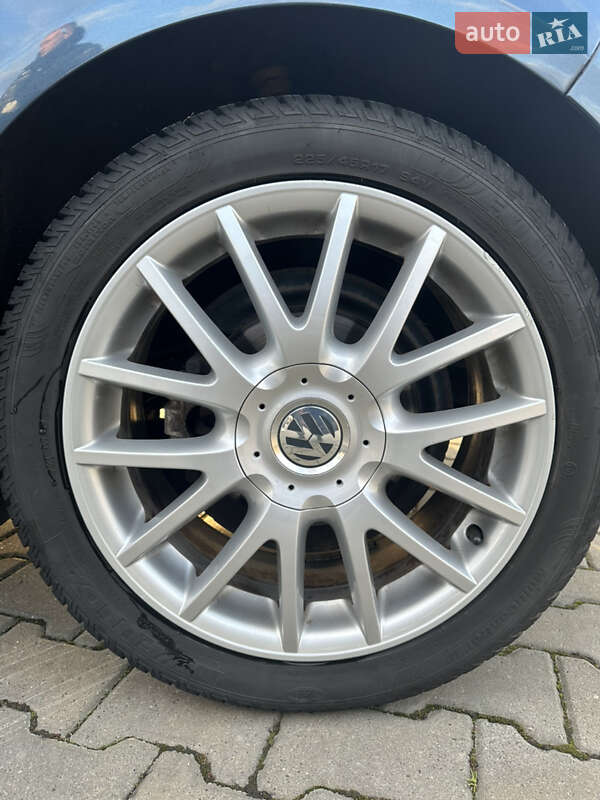 Хэтчбек Volkswagen Golf 2006 в Черновцах
