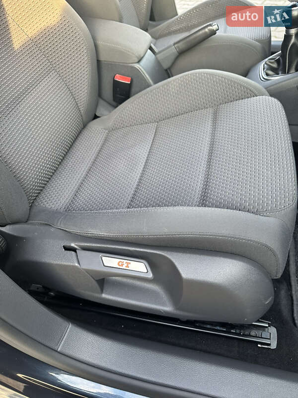 Хэтчбек Volkswagen Golf 2006 в Черновцах