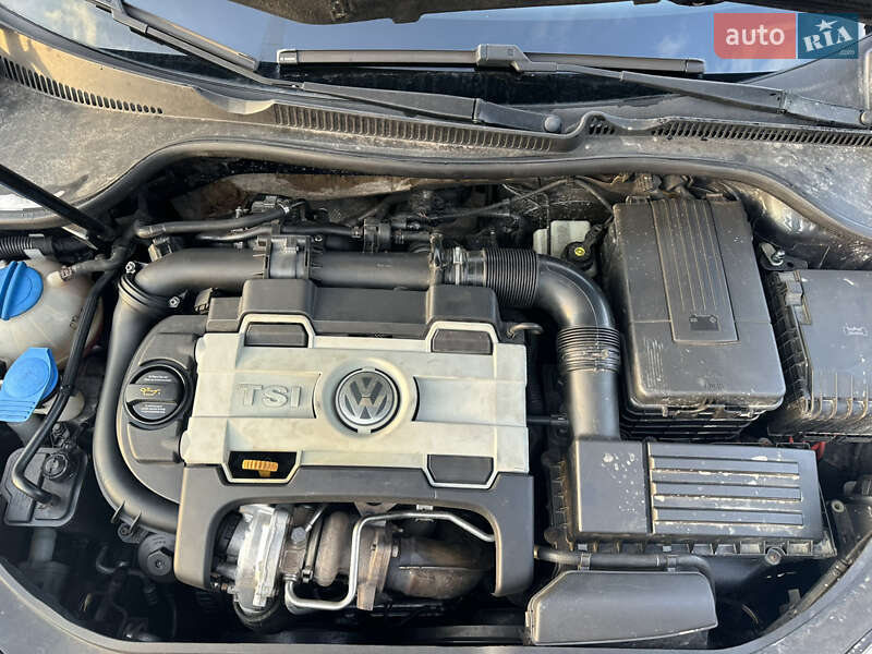 Хэтчбек Volkswagen Golf 2006 в Черновцах