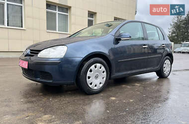 Хетчбек Volkswagen Golf 2005 в 