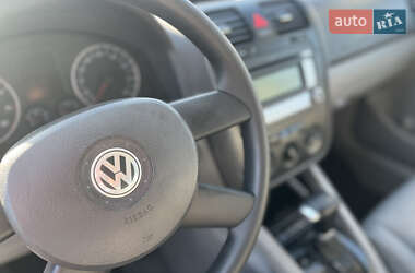 Хетчбек Volkswagen Golf 2005 в 