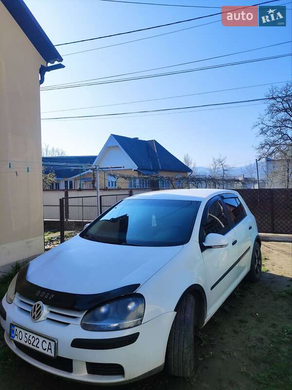 Хетчбек Volkswagen Golf 2004 в Тячеві