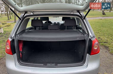 Хэтчбек Volkswagen Golf 2005 в 