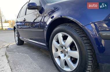 Хэтчбек Volkswagen Golf 2001 в 