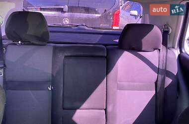 Хэтчбек Volkswagen Golf 2001 в 