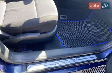 Хэтчбек Volkswagen Golf 2001 в 