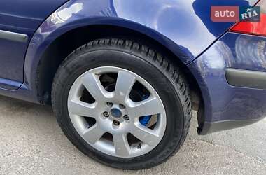 Хэтчбек Volkswagen Golf 2001 в 