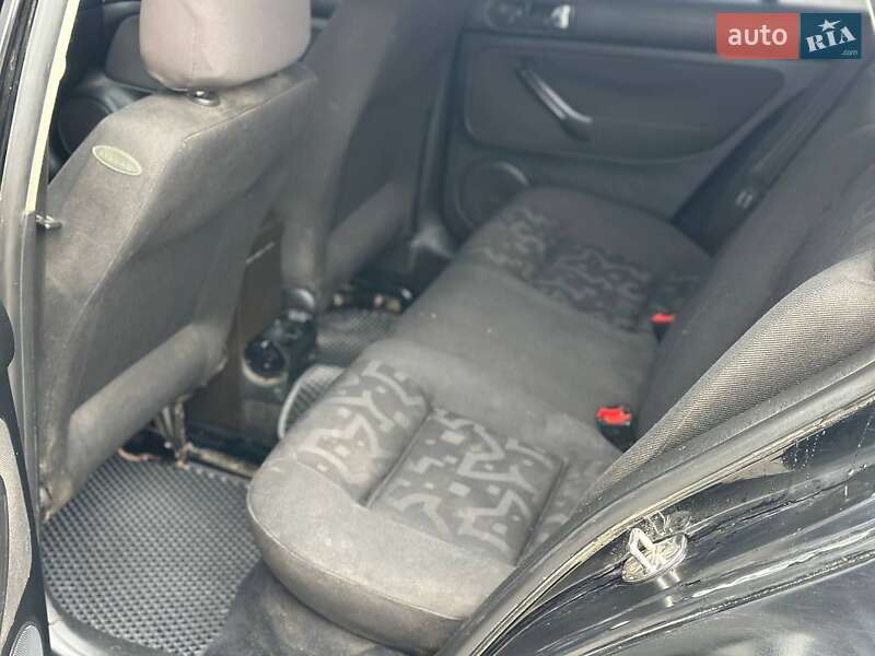 Хэтчбек Volkswagen Golf 1999 в Сарнах