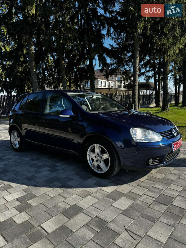 Хэтчбек Volkswagen Golf 2008 в Староконстантинове