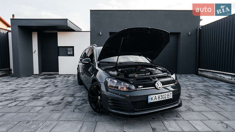 Универсал Volkswagen Golf 2013 в Киеве