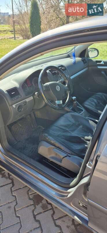 Хэтчбек Volkswagen Golf 2008 в Дубно