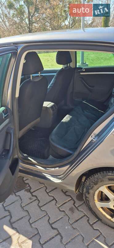 Хэтчбек Volkswagen Golf 2008 в Дубно