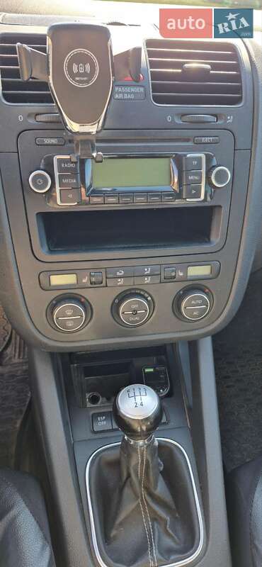 Хэтчбек Volkswagen Golf 2008 в Дубно