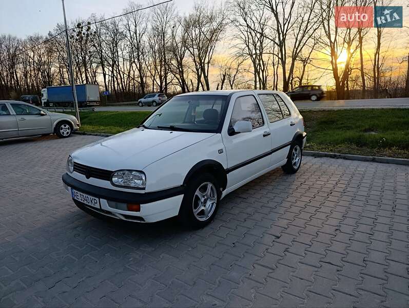 Хэтчбек Volkswagen Golf 1995 в Николаеве