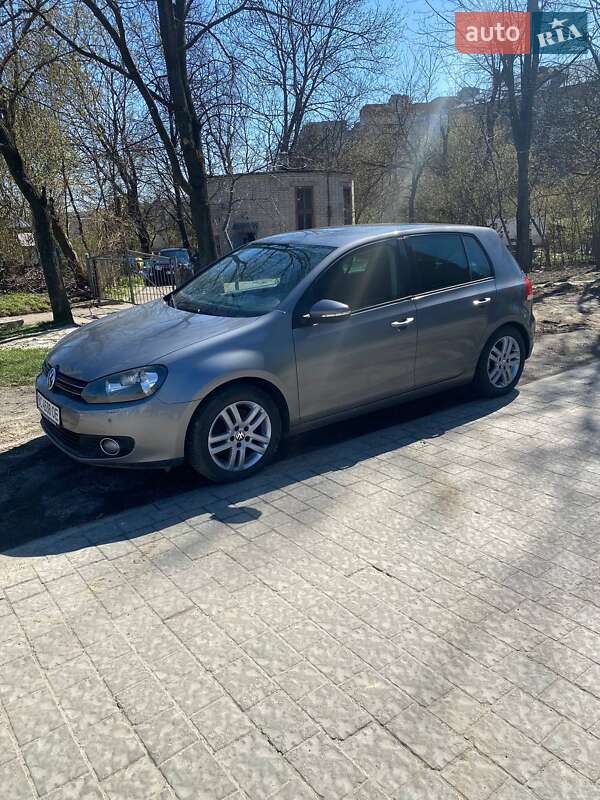 Хэтчбек Volkswagen Golf 2008 в 