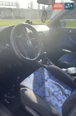 Хэтчбек Volkswagen Golf 1999 в 