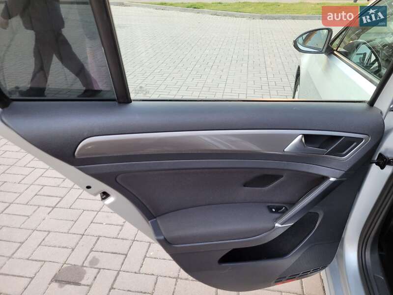 Универсал Volkswagen Golf 2018 в Черкассах
