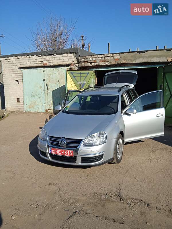 Універсал Volkswagen Golf 2009 в Чернігові