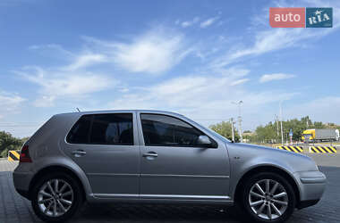 Хэтчбек Volkswagen Golf 2001 в 
