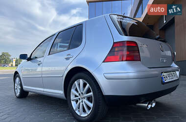 Хэтчбек Volkswagen Golf 2001 в 