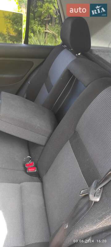 Хэтчбек Volkswagen Golf 2001 в Ананьеве