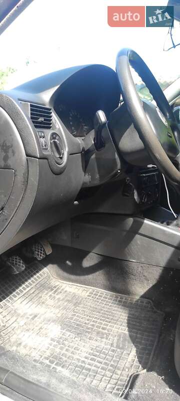 Хэтчбек Volkswagen Golf 2001 в Ананьеве