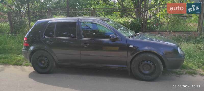 Хэтчбек Volkswagen Golf 2001 в Ананьеве