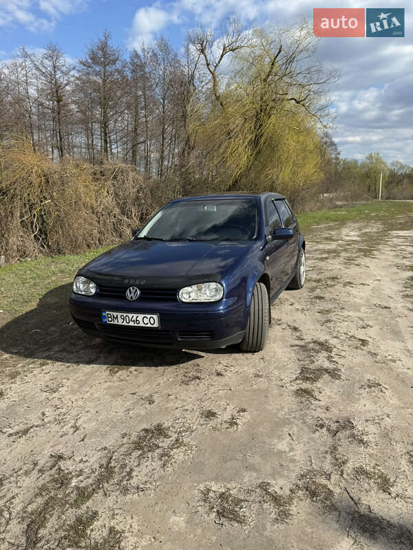 Хэтчбек Volkswagen Golf 2003 в Богодухове