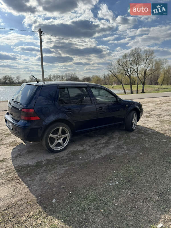 Хэтчбек Volkswagen Golf 2003 в Богодухове