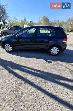 Хэтчбек Volkswagen Golf 2010 в 