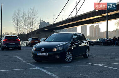 Хетчбек Volkswagen Golf 2011 в 