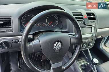 Хэтчбек Volkswagen Golf 2008 в 
