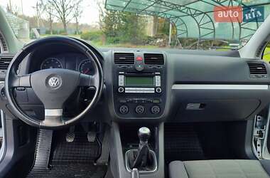 Хэтчбек Volkswagen Golf 2008 в 