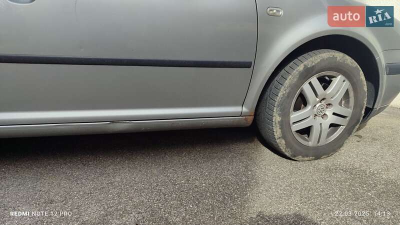 Универсал Volkswagen Golf 2003 в Черновцах