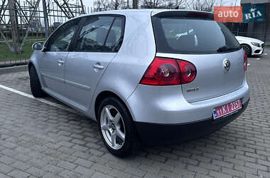 Хетчбек Volkswagen Golf 2005 в 