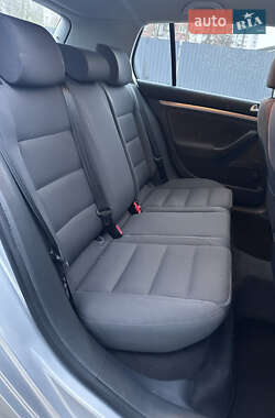 Хетчбек Volkswagen Golf 2005 в 