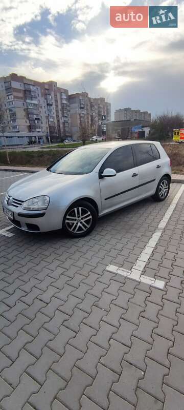 Хетчбек Volkswagen Golf 2004 в 