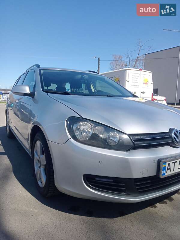 Універсал Volkswagen Golf 2010 в Івано-Франківську