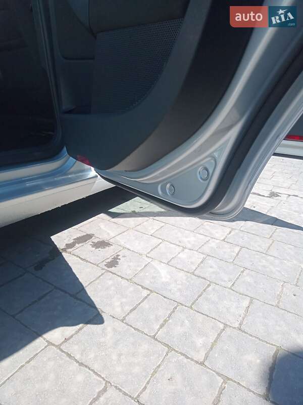 Універсал Volkswagen Golf 2010 в Івано-Франківську