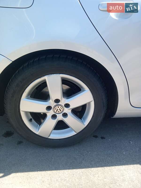 Універсал Volkswagen Golf 2010 в Івано-Франківську