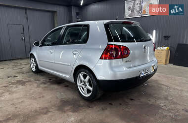 Хетчбек Volkswagen Golf 2005 в 
