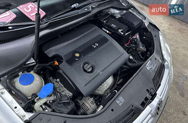 Хетчбек Volkswagen Golf 2005 в 