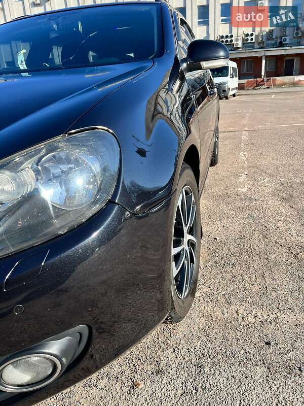 Универсал Volkswagen Golf 2011 в Чернигове