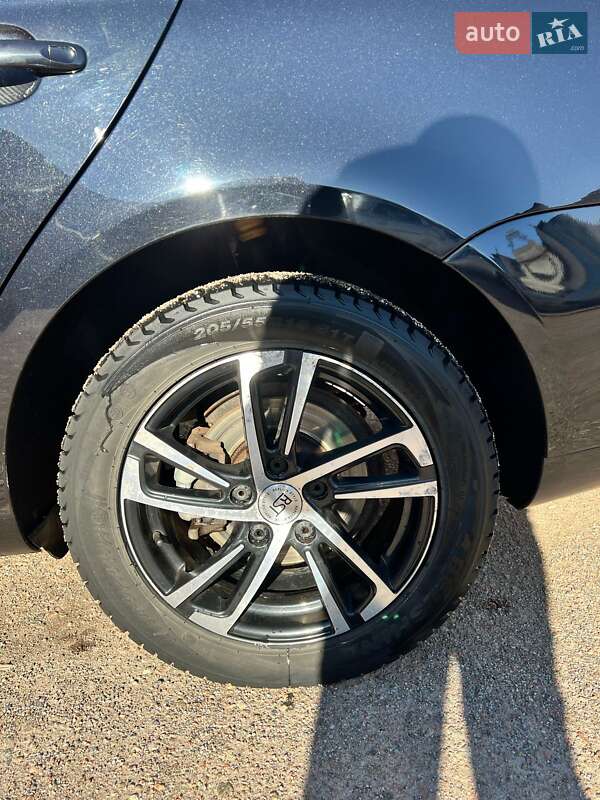 Универсал Volkswagen Golf 2011 в Чернигове