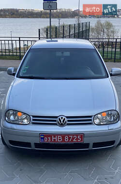 Хэтчбек Volkswagen Golf 2003 в 